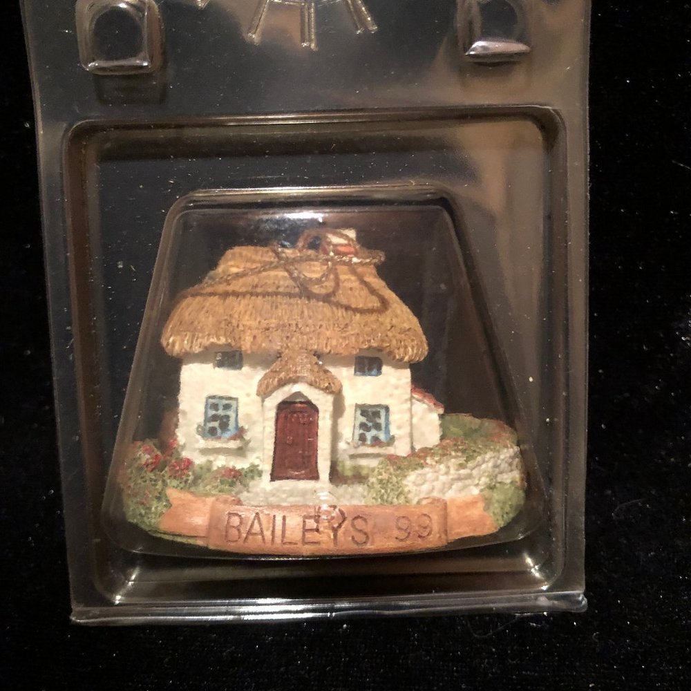 Baileys 1999 Limited Edition Christmas House Ornament